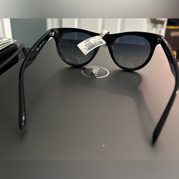 NEW WITH DEFECTS WOMENS MICHAEL KORS #MK2074 (Bora Bora) Sunglasses Color 30054L - Picture 16 of 16